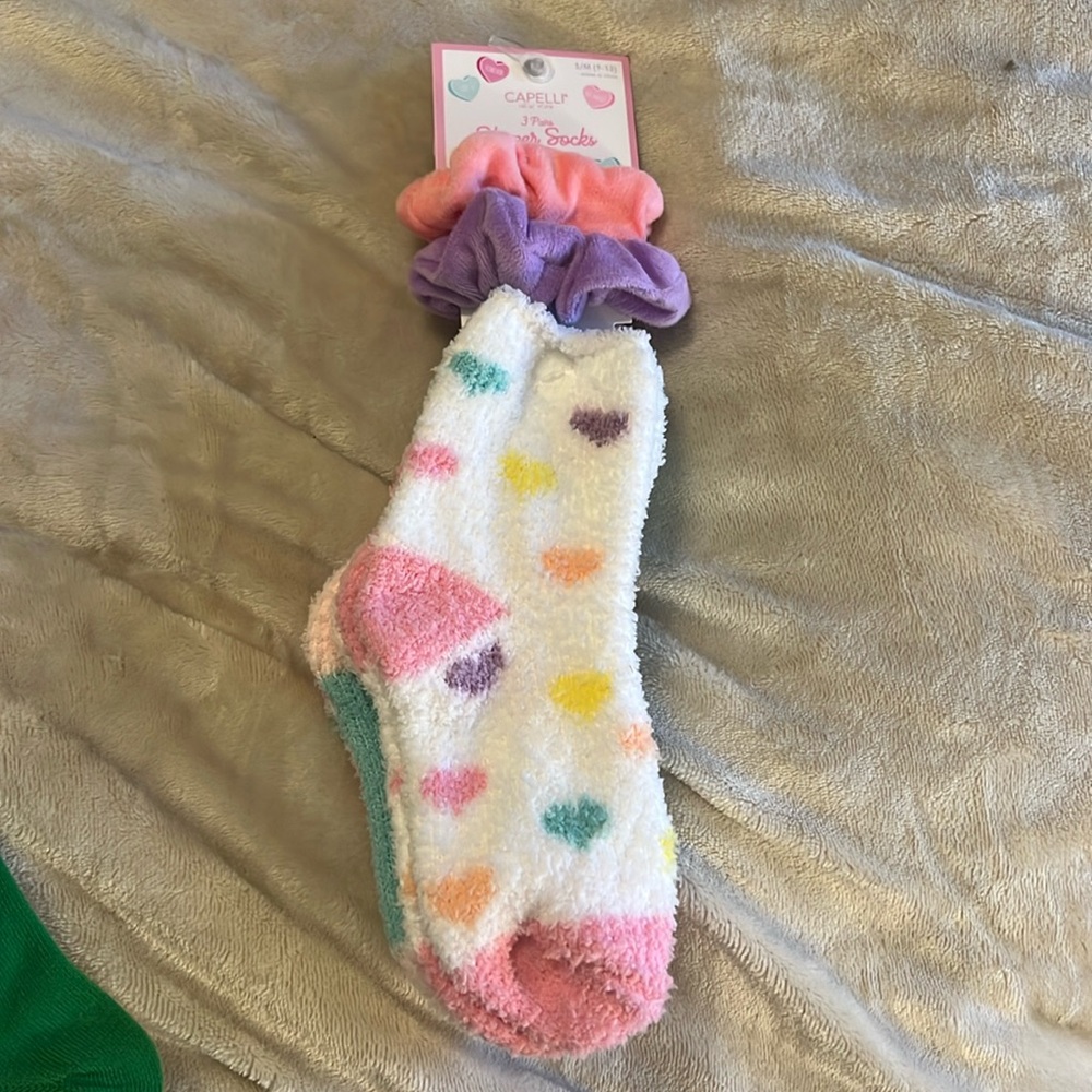 Capelli 3 Pair Slipper Socks & 2 Scrunchies